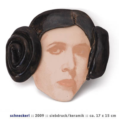 Schneckerl, 2009, Keramik, Siebdruck, Glas