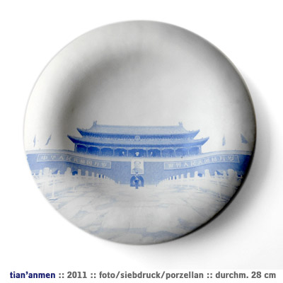 Tian'anmen, 2011, Siebdruck/Porzellan